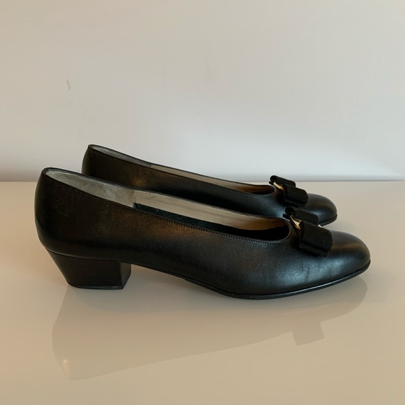 Salvatore Ferragamo black leather shoes size 9B - Picture 3 of 8
